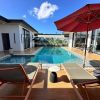 Luxury villa with a private swimming pool for sale in Phuket City. Conveniently located near shopping areas, Robinson, and ICONSIAM. For inquiries, please call 096-265-3964